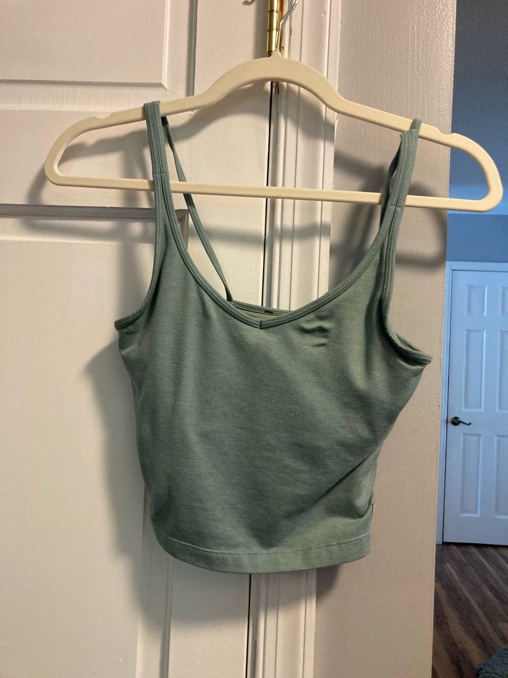 Vuori Sage Green Crop Tank size small